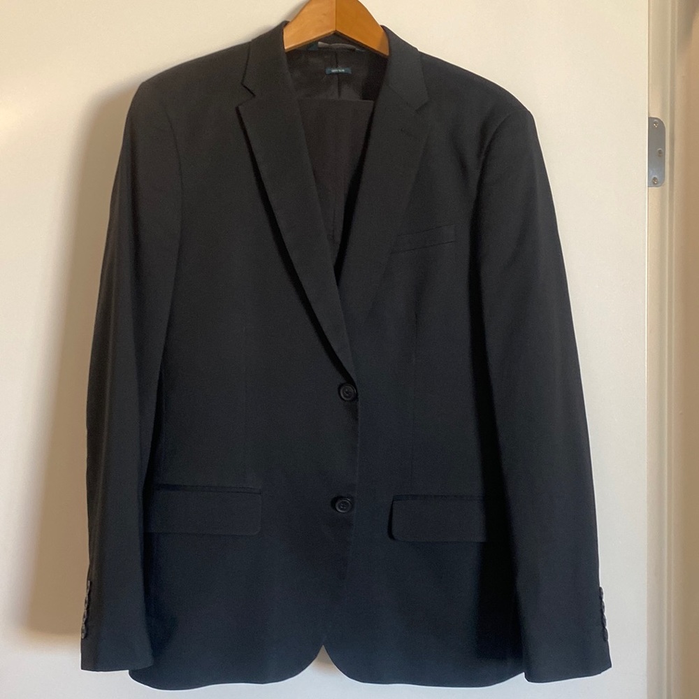 Perry Ellis Men’s Slim Fit Suit jacket size 42R pants 34x30.